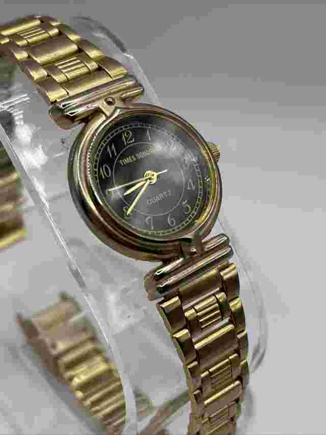 Times Square Women's Quartz Watch Gold Tone Band Black Dial- New Battery