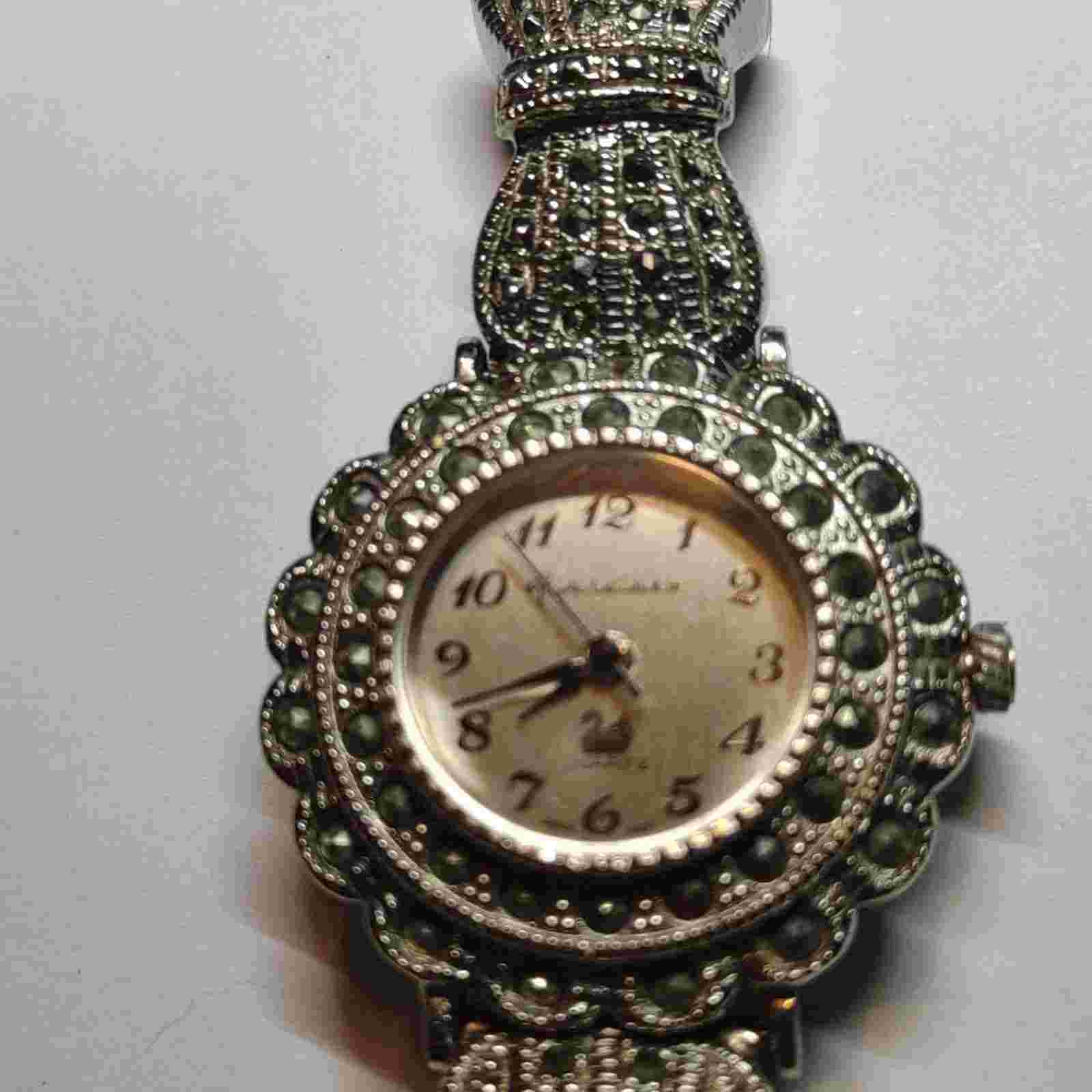 Vintage Gloria Vanderbilt Antique Silver Romantic Style watch~ Bows and chains