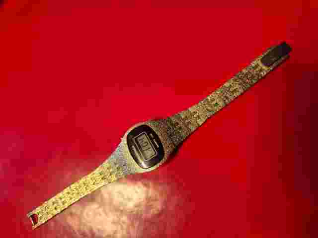 Sekonda ladies retro 70s 80s digital cocktail watch gold colour