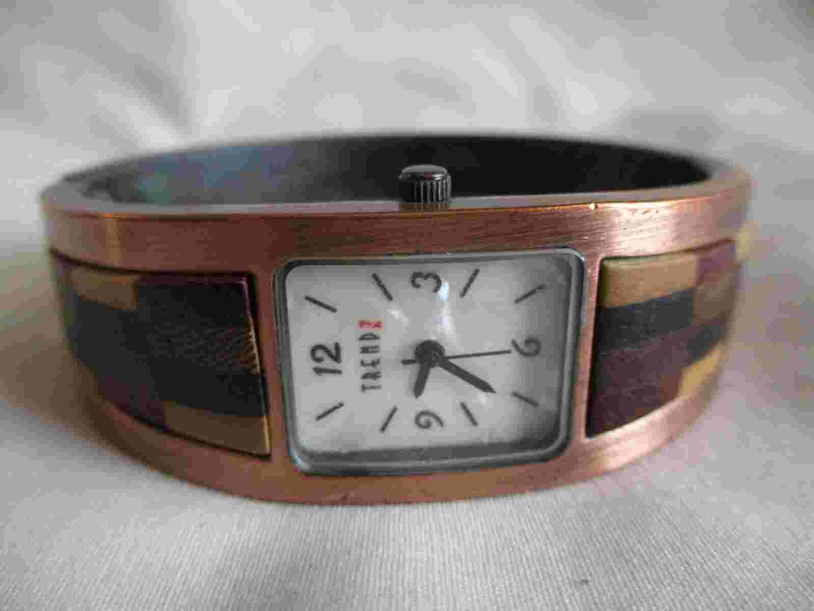 Trendz Analog Wristwatch with a Cuff Band