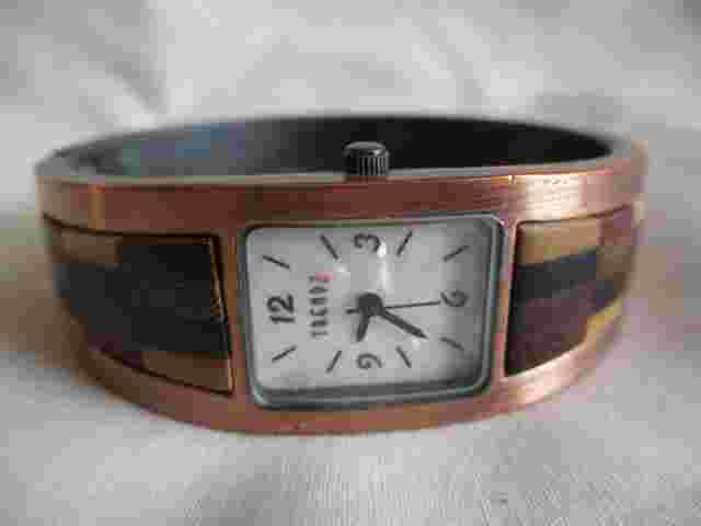 Trendz Analog Wristwatch with a Cuff Band