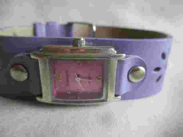 No Boundaries Analog Wristwatch with a Buckle Band and Quartz Movement