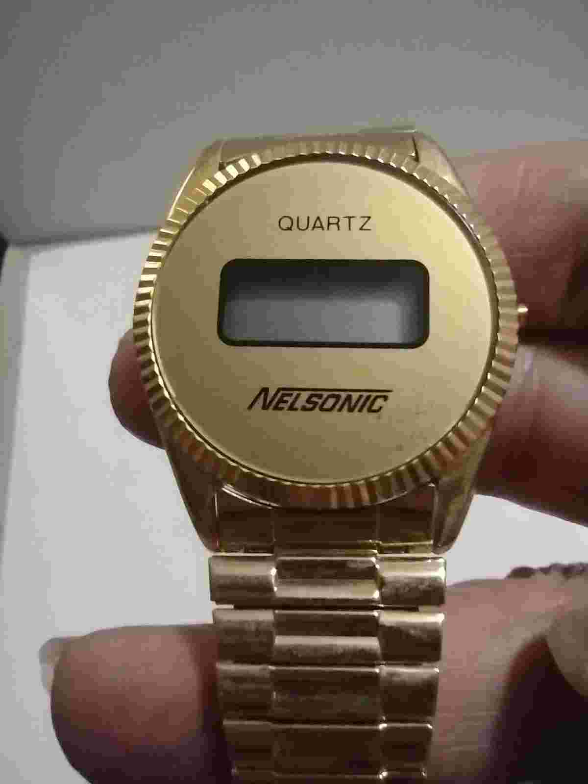Vintage Nelsonic Quartz Men’s Wristwatch Watch Digital Stretch Band Goldtone