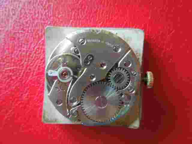 J 6005 WRIST WATCH JOVIAL GRAND LUXE  SWISS  17  JEWELS RUNS WELL SEE DESCRIP
