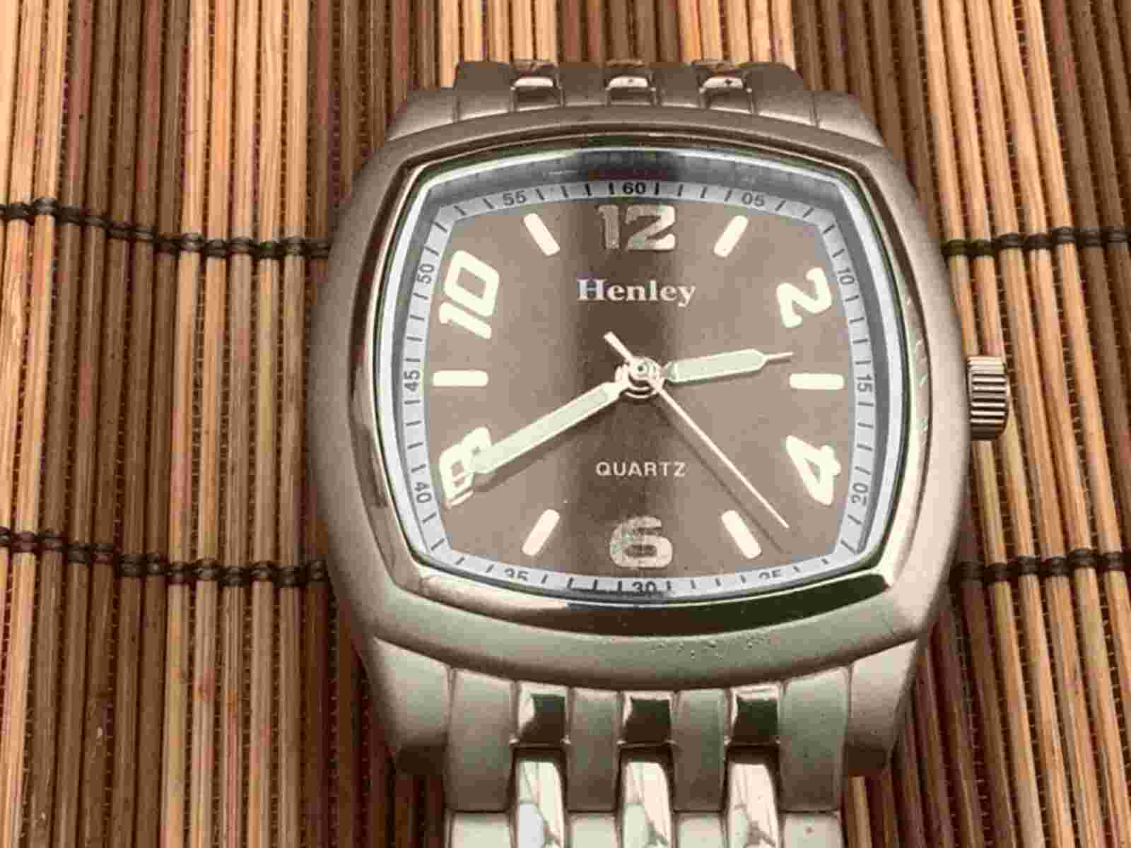 Henley quartz mens wristwatch     (RW)