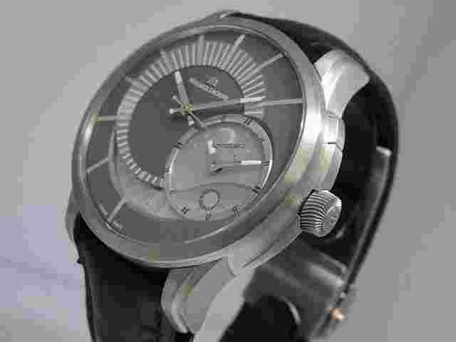 Maurice Lacroix Pontos Décentrique GMT
                           
                                 PT6108-TT031-291 Titanium