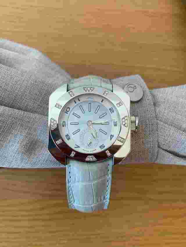 JC neo Diamantes talla brillante esfera de madre perla 1 of 2 