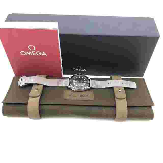 Omega Seamaster Diver 300 M
                           
                                 base one Seamaster Diver 300 M 007 edition Titanium strap vintage international warranty