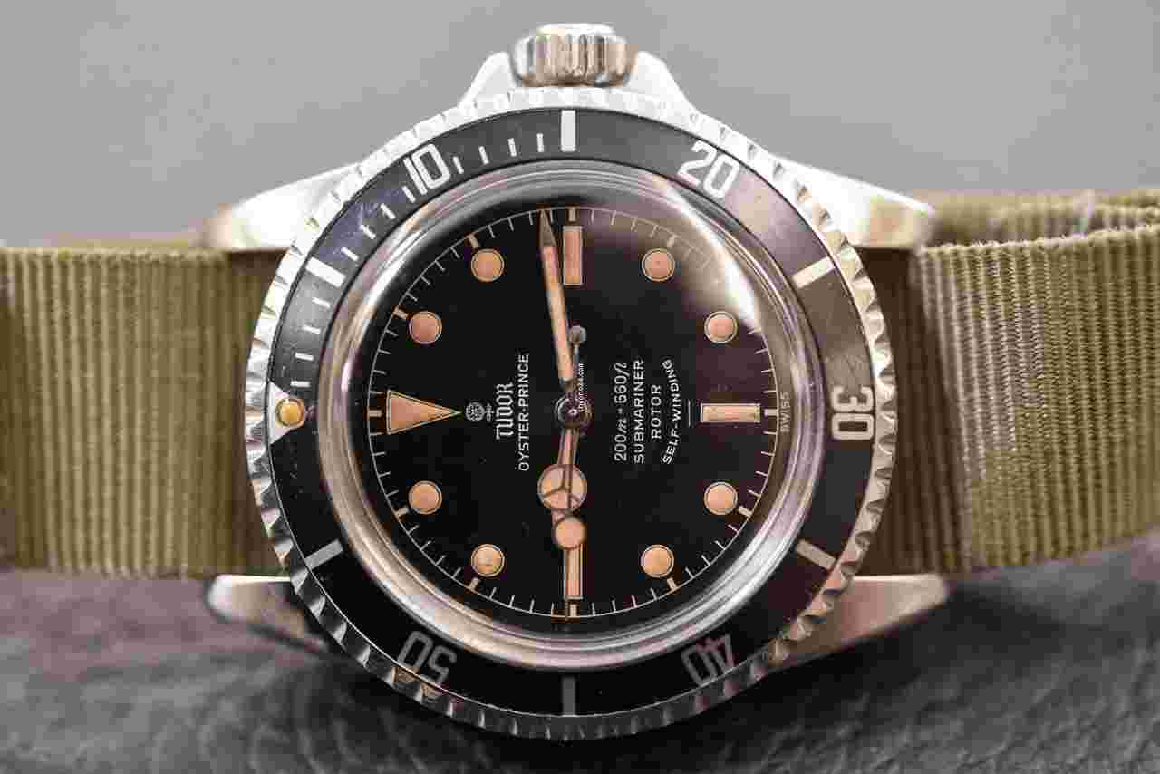 Tudor Submariner
                           
                                 7928 underline