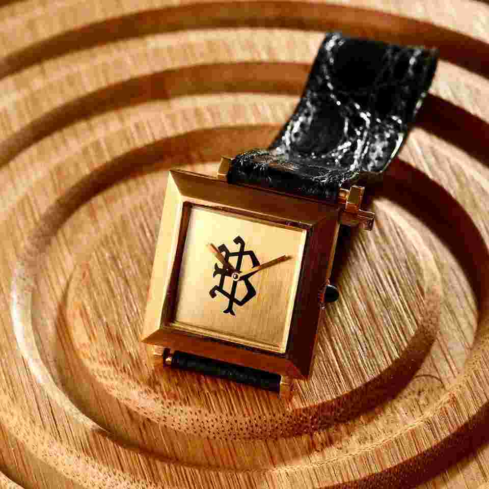 Boucheron Reflet Rare Limited “B” Carree | 18k Yellow Gold | Reflet Clasp 1960s Transitional