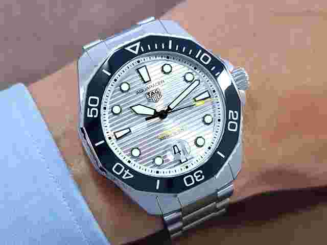 TAG Heuer Aquaracer 300M
                           
                                 43mm Professional 300M Grey Silver Dial Black Ceramic Bezel Full Steel