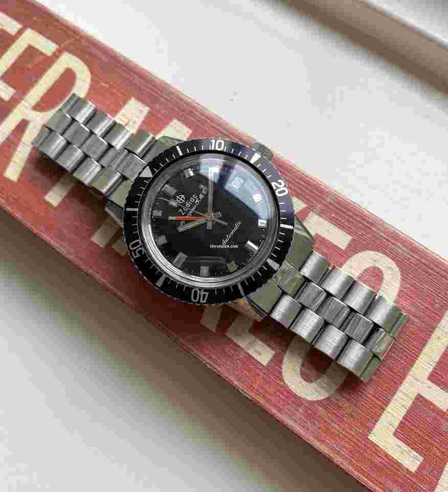 Zodiac
Vintage 60s Aerospace GMT Automatic Black Bezel Gilt Black Dial Steel Case