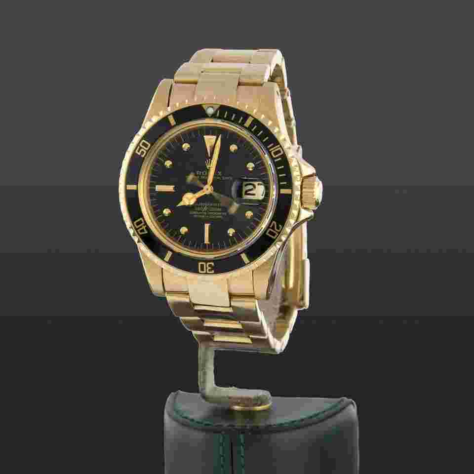 Rolex Submariner Date
1970 Submariner 1680 gold