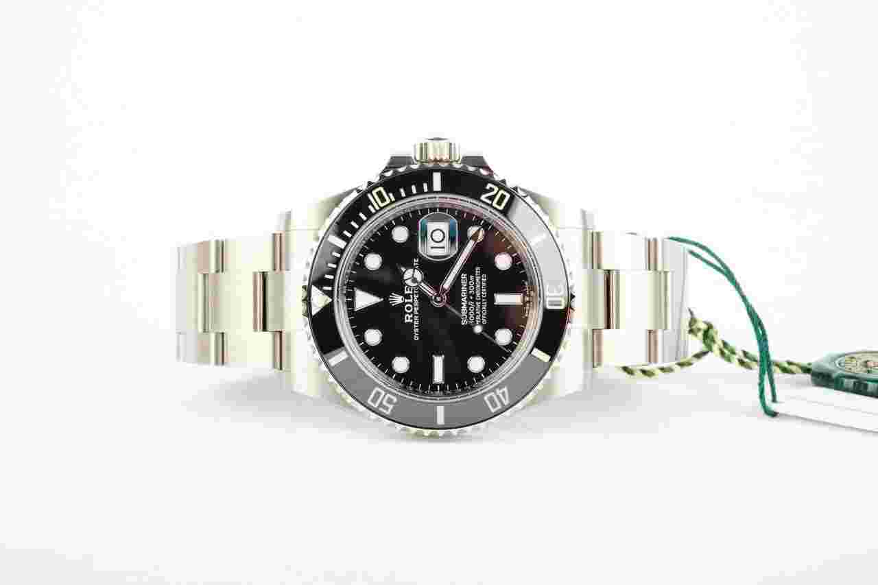 Rolex Submariner Date
126610LN 2-2022 CARD / COMPLETE