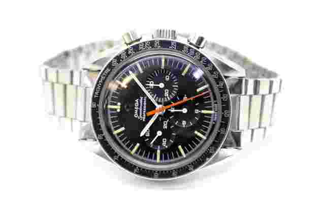 Omega Speedmaster Professional Moonwatch
                           
                                 Ultraman 1968