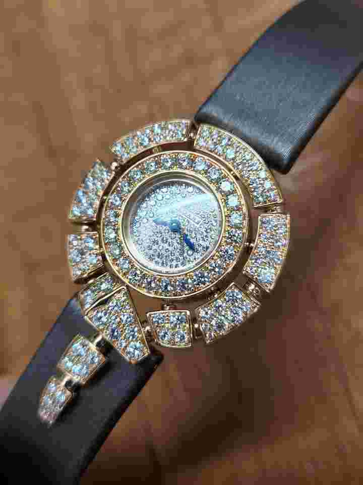 Bulgari Serpenti
Incantati 30mm Rose Gold Watch With Snow-Pavé Diamonds