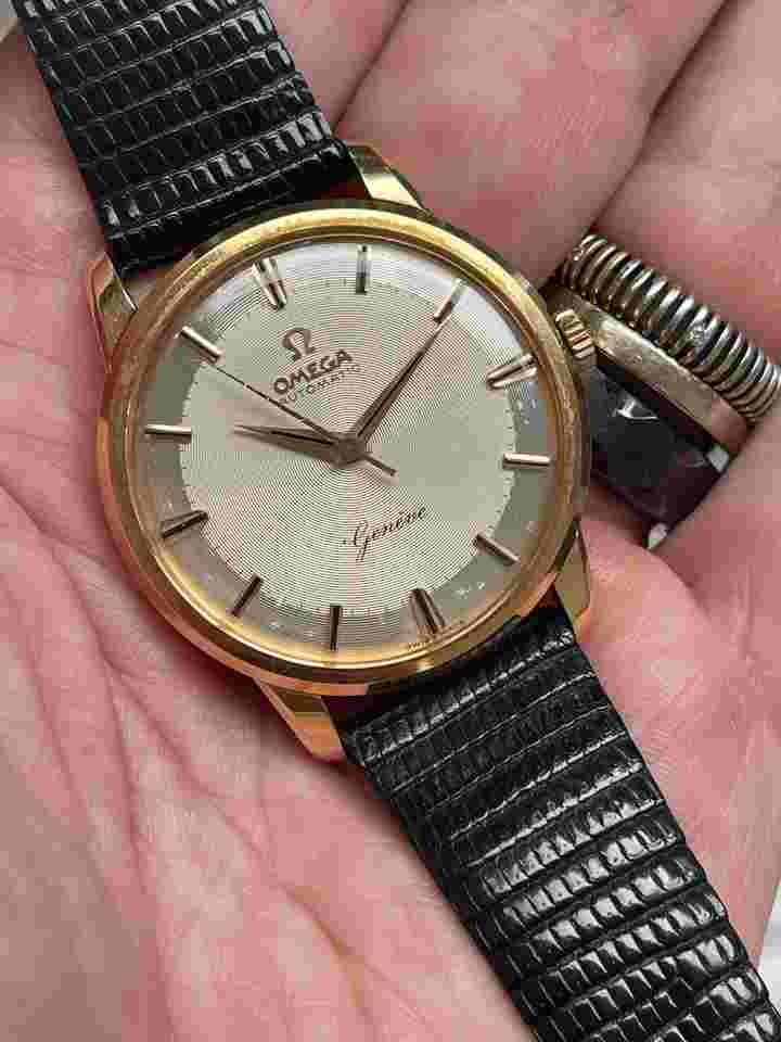 Omega Genève
crosshair dial in 18 Kt R/G ref. 14702 full set
