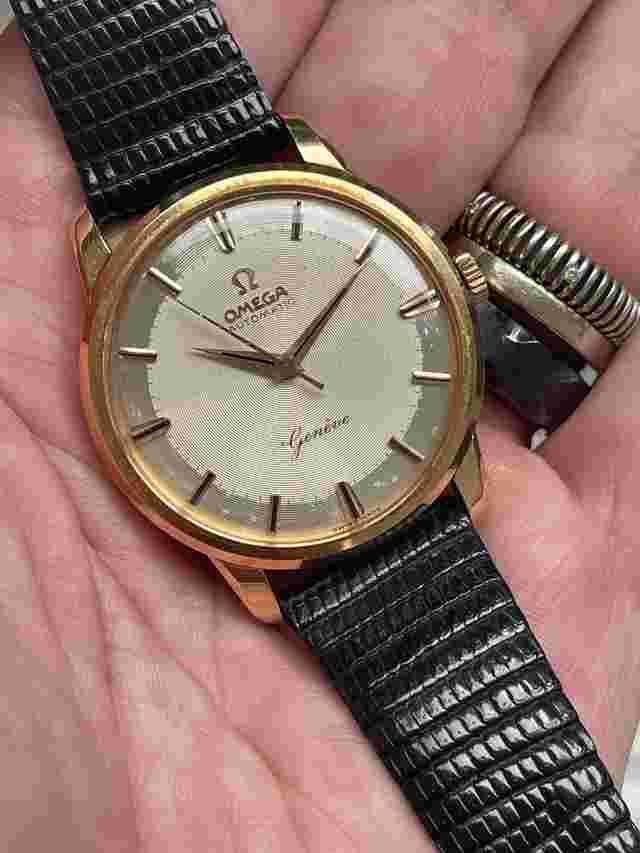 Omega Genève
                           
                                 crosshair dial in 18 Kt R/G ref. 14702 full set