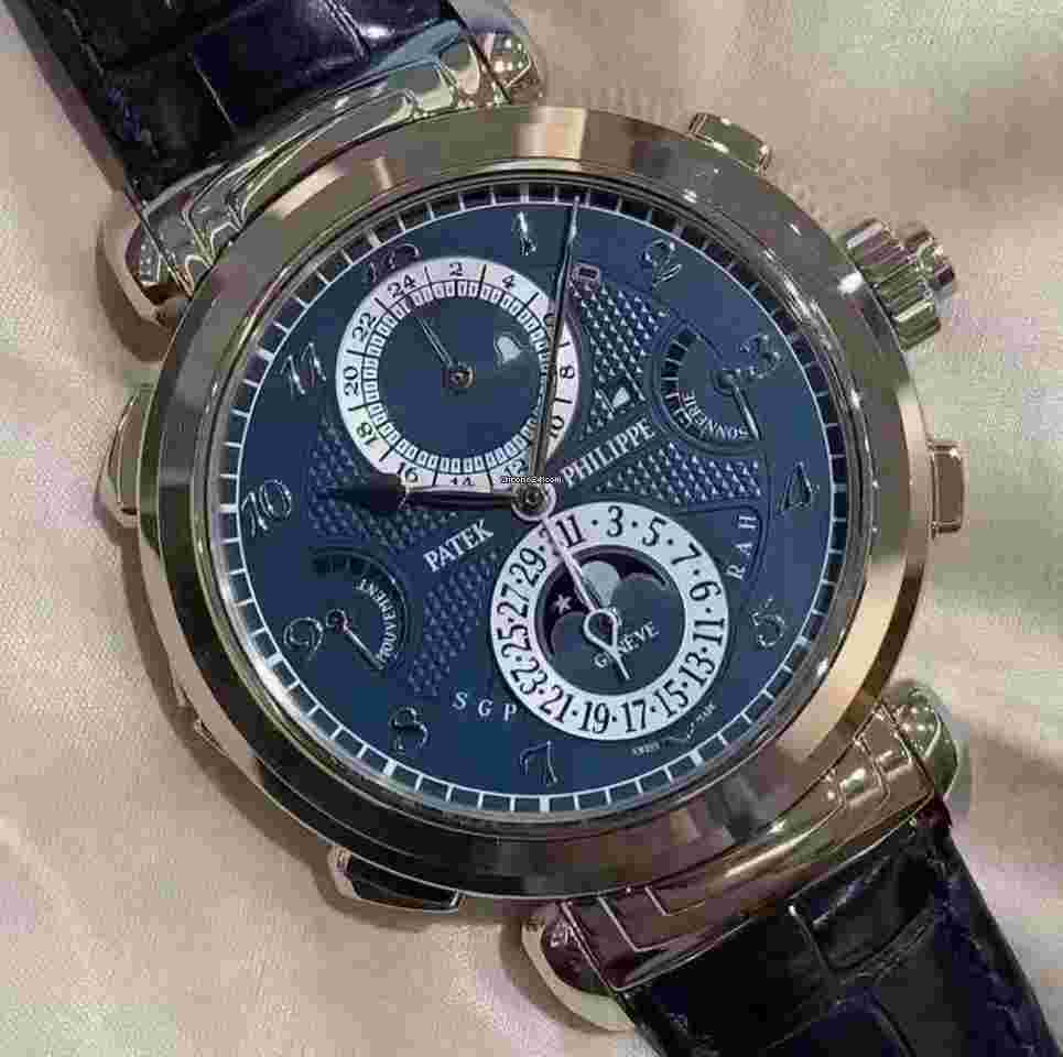 Patek Philippe Grandmaster Chime
                           
                                 Grand Complications 6300G Grandmaster Chime Double-faced blue Dial