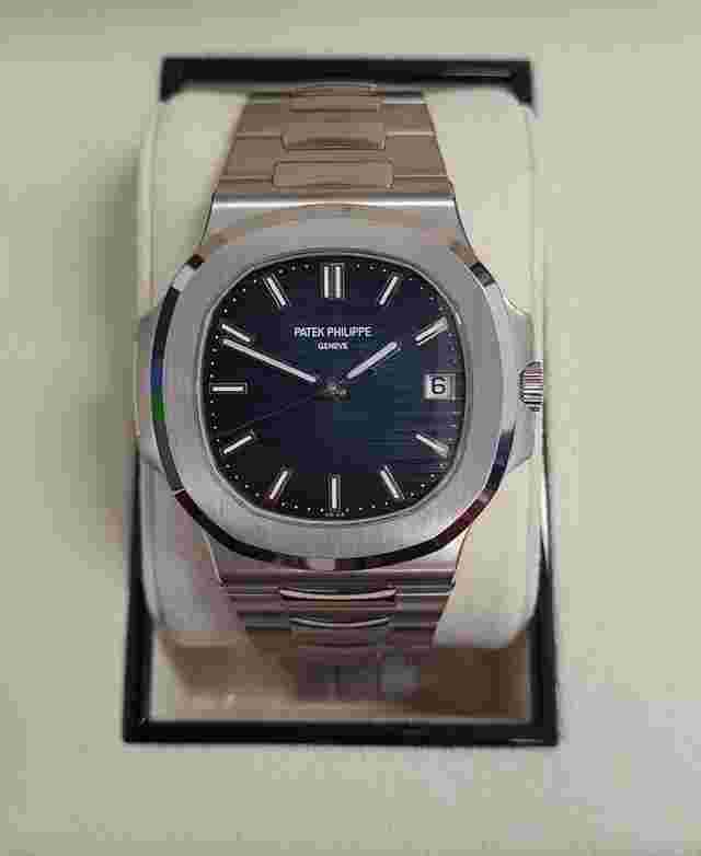 Patek Philippe Nautilus
                           
                                 5811/1G Date Sweep Seconds Blue Dial White Gold (New Model)