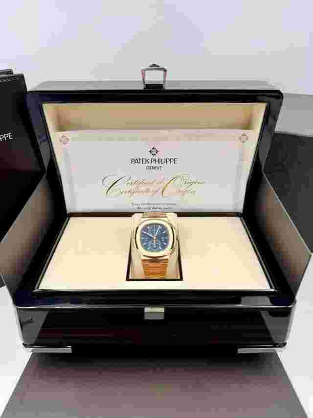 Patek Philippe Nautilus
                           
                                 5990/1R Nautilus Travel Time Rose Gold Blue Dial Unworn