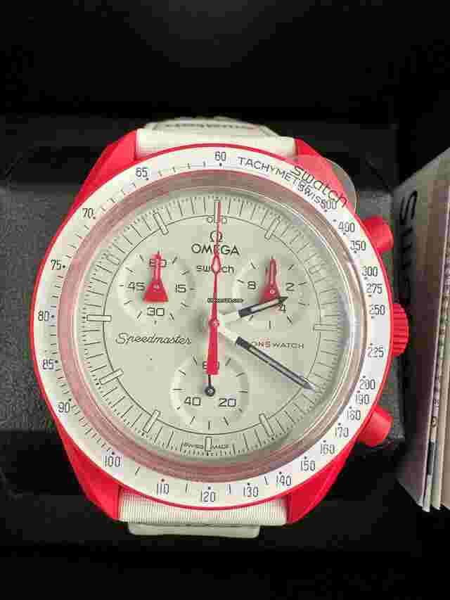 Swatch Moonswatch
                           
                                 "Mission To Mars" Swatch x Omega White 42 SO33R100