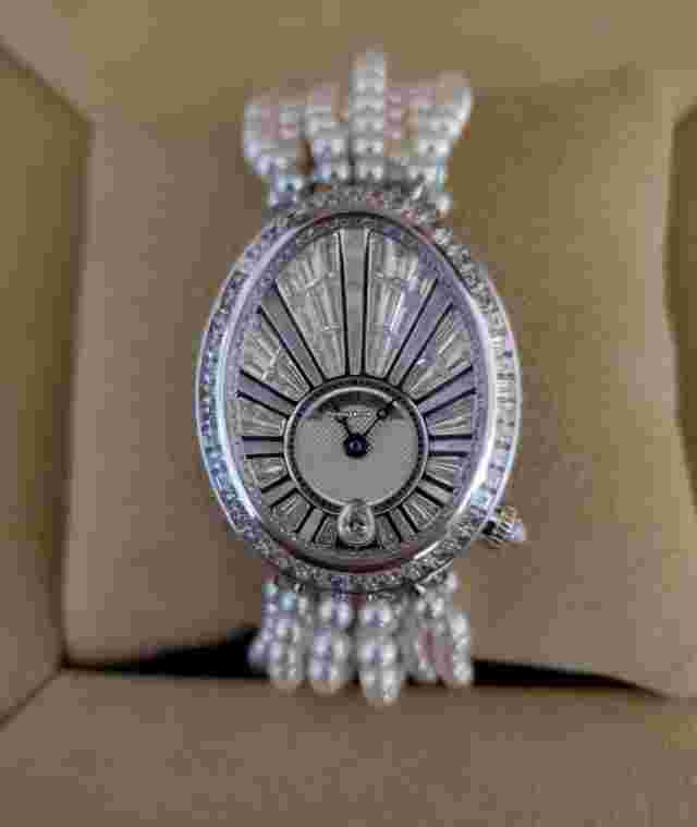Breguet Reine de Naples
                           
                                 18k White Gold Baguette-Cut Diamonds Pink Akoya pearls LIKE NEW CONDITION