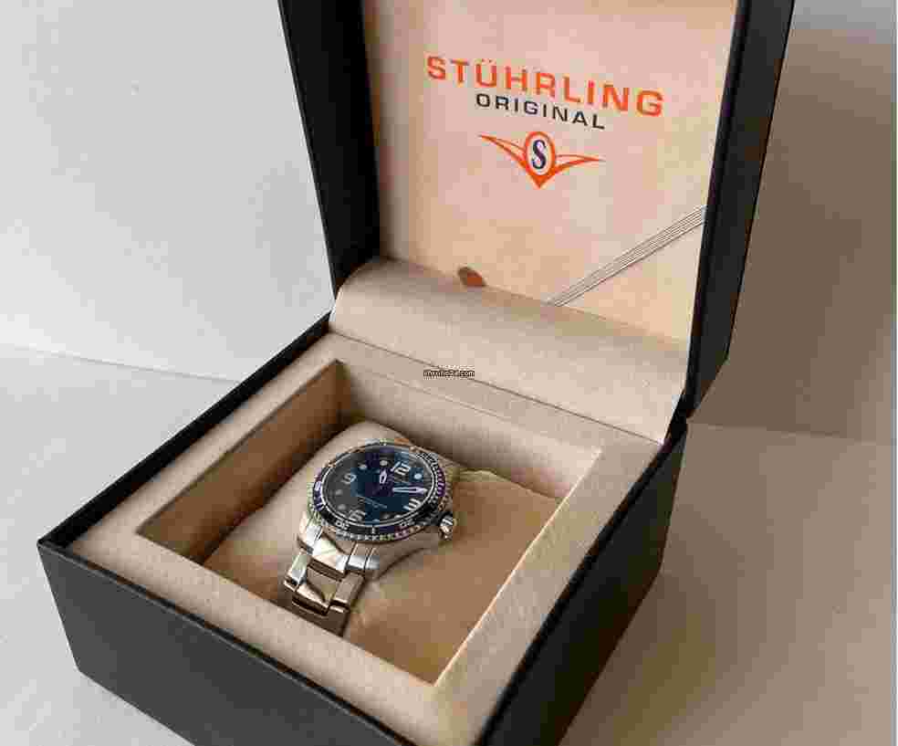 Stuhrling
                           
                                 Professional Diver 200 Meters Calendar Date Krysterna Crystal Box Swiss Made