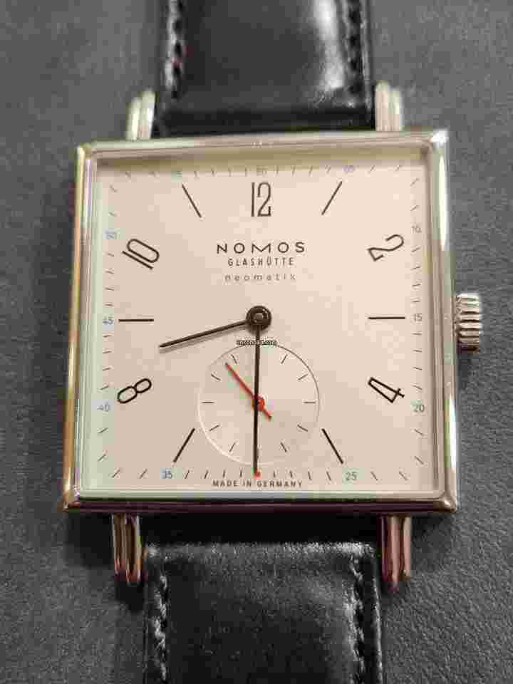 NOMOS Tetra Neomatik
39 Model 421