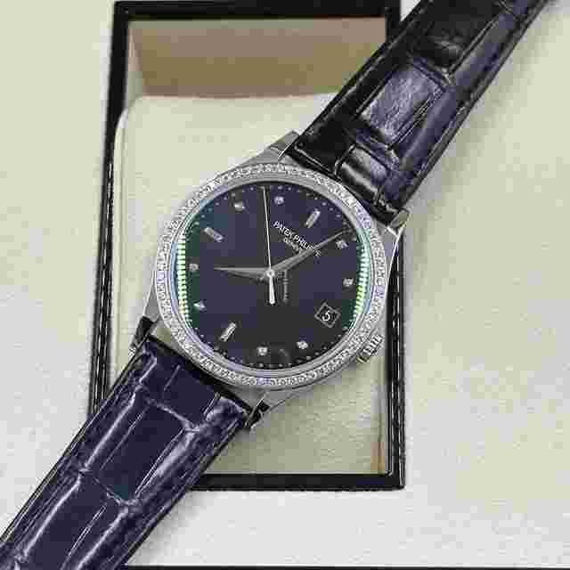 Patek Philippe Calatrava
                           
                                 5297G-001