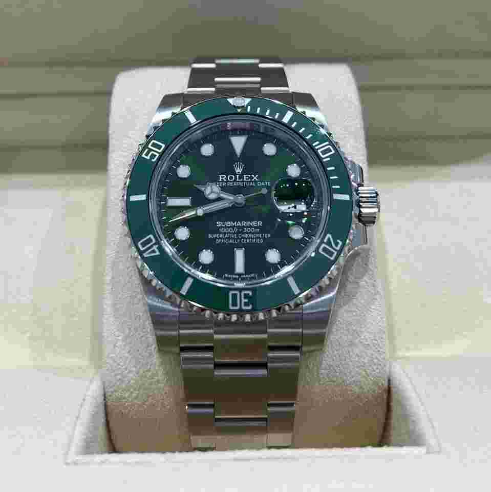 Rolex Submariner Date
2015 Submariner "Hulk" Discontinued Model Unworn 116610LV Box & Papers
