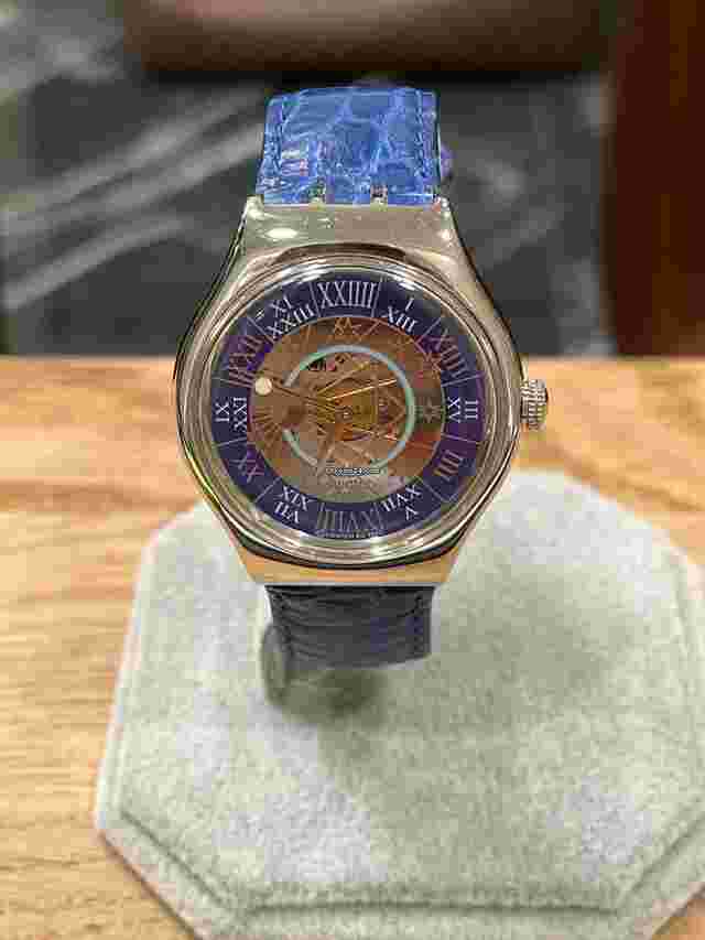 Swatch
                           
                                 Tresor Magique platine.