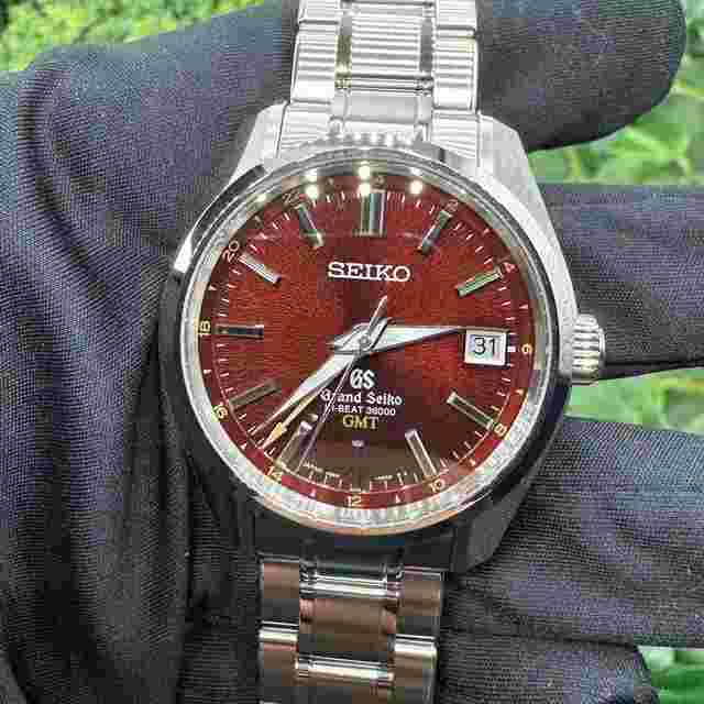 Grand Seiko
                           
                                 Hi-Beat GMT 135th Anniversary SBGJ021 Limited Edition