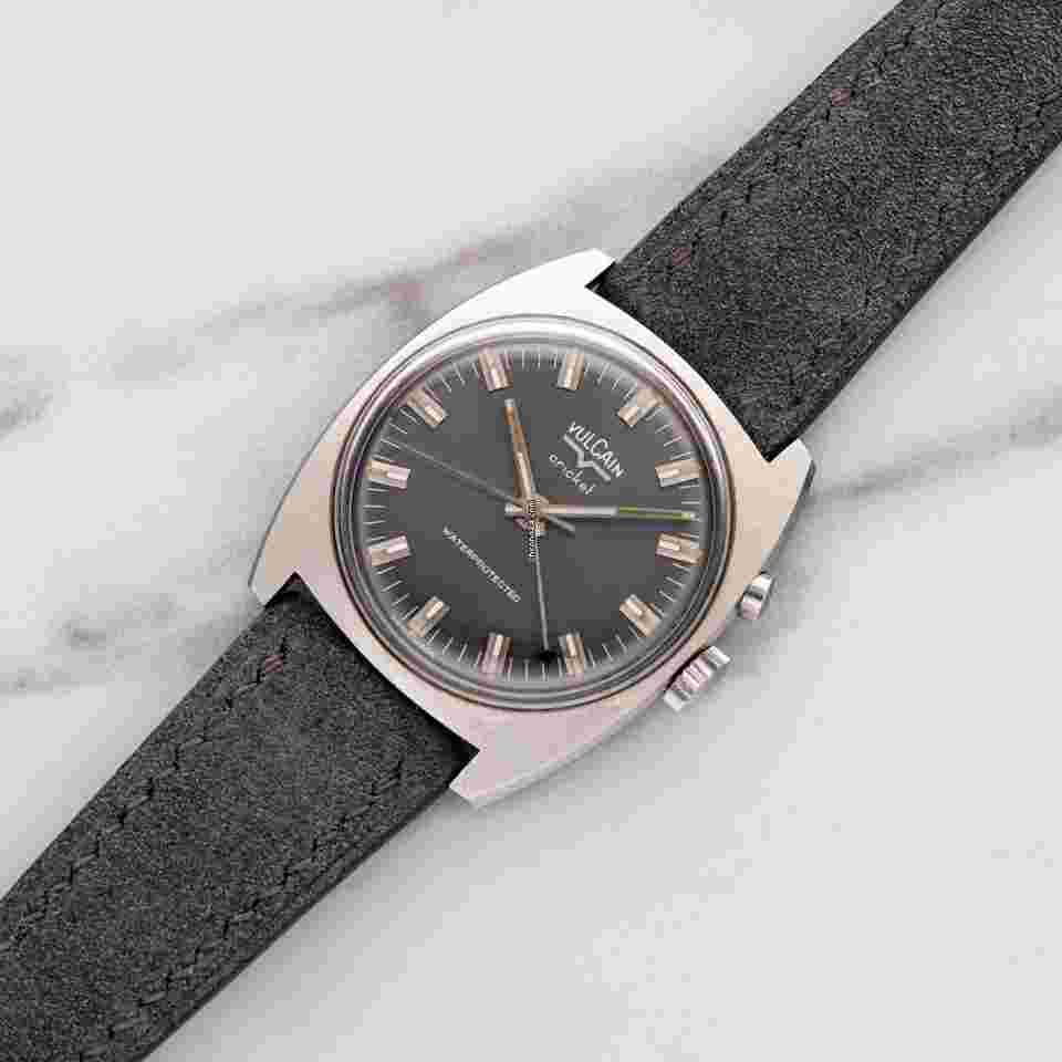Vulcain Cricket
"Waterprotected" Alarm w/Military Markings - Unpolished
