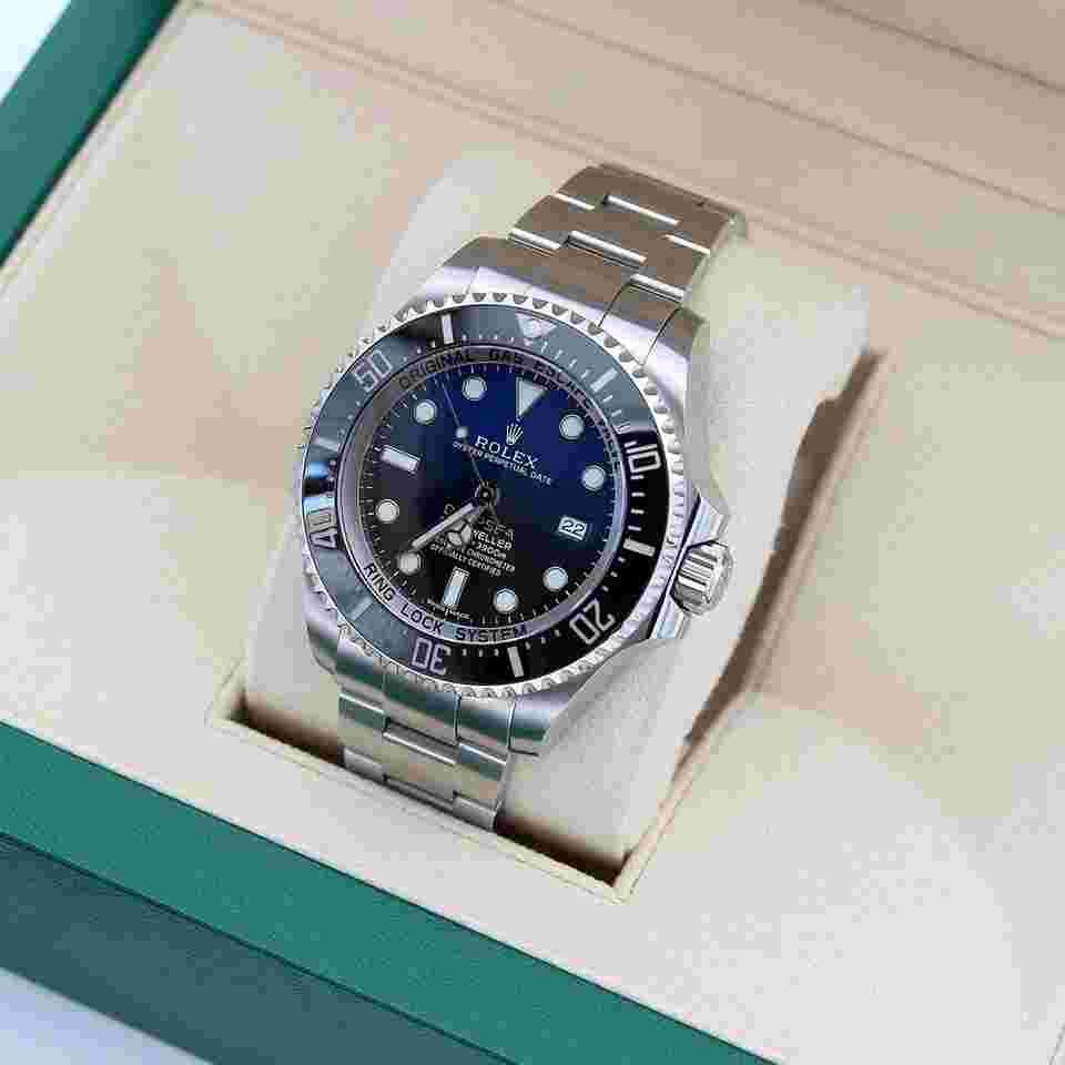 Rolex Sea-Dweller Deepsea
ref. 116660 D-Blue James Cameron Dial - Full Set