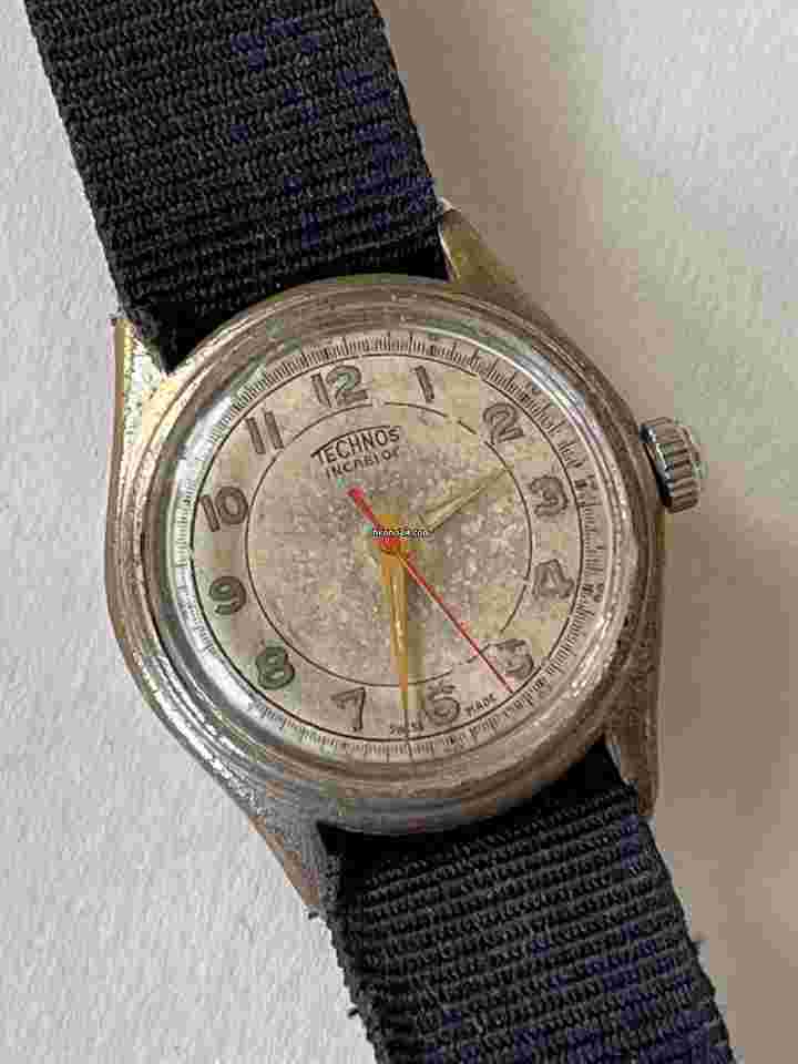 Technos
Military Officers Doctors WW2 1943 Two Tone Dial Stainless Steel ScrewDown Back Swiss Made