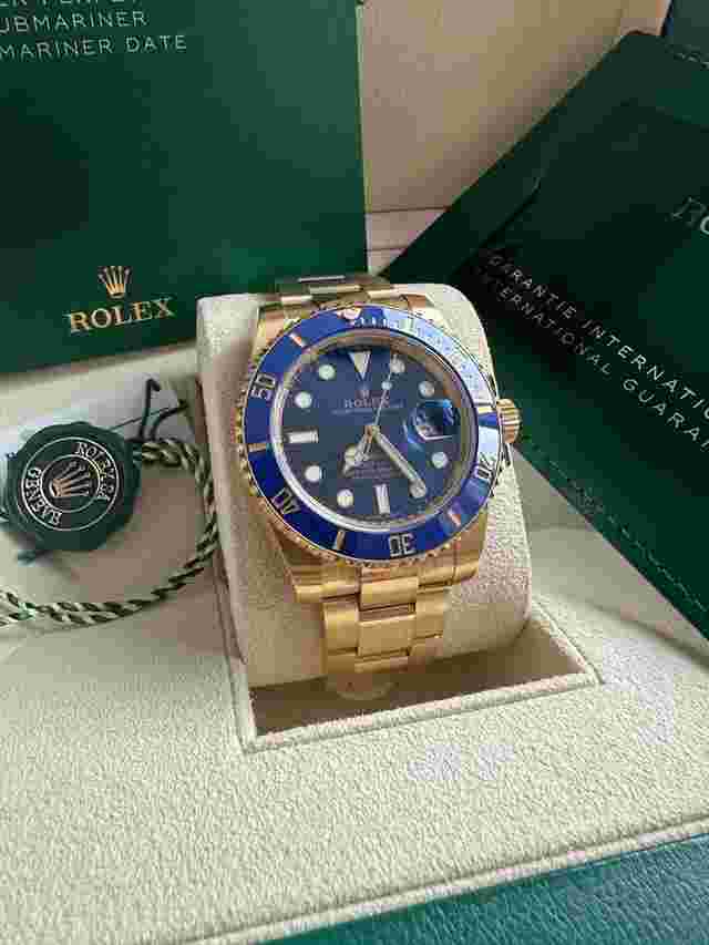 Rolex Submariner Date
                           
                                 NEW STYLE CARD DISCONTINUED 116618LB 40MM Submariner Yellow Gold Blue Dial