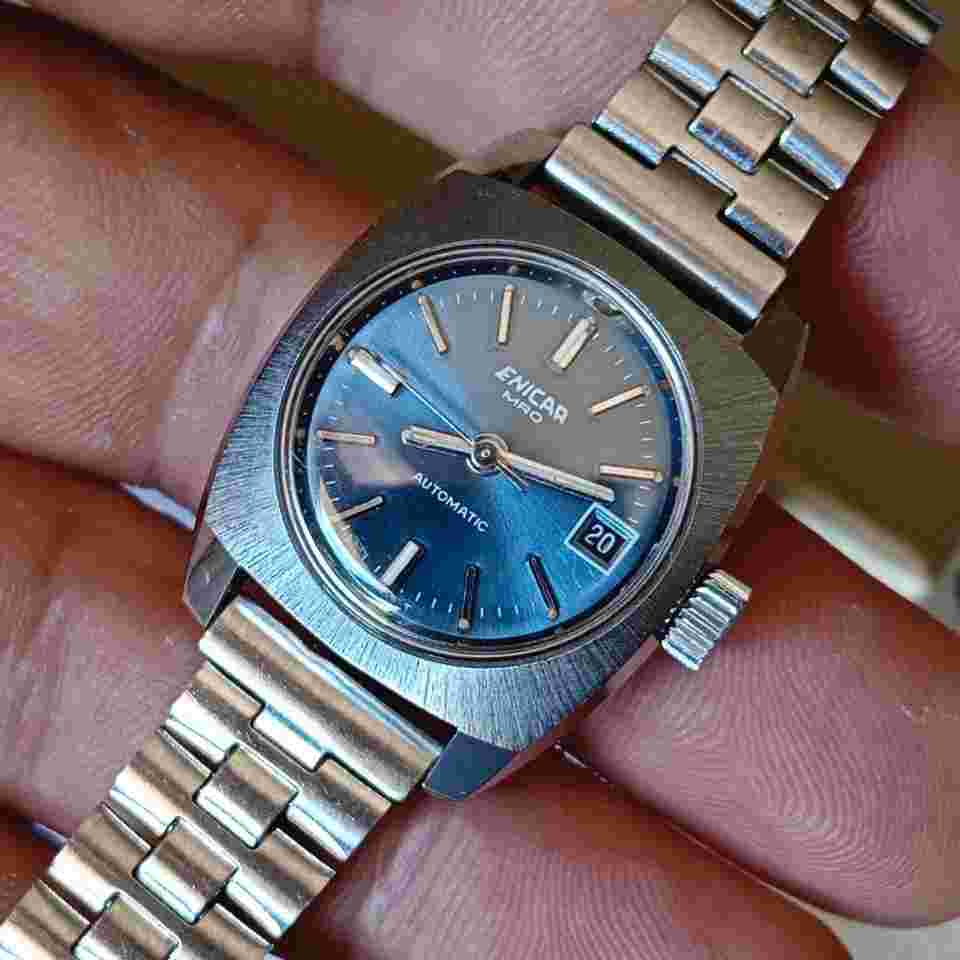Enicar MRO Lady Automatic Date - All Steel Vintage 75 NOS Stunning blue dial with applied indexes and date. Tritium.