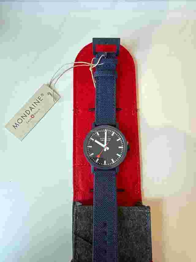 Mondaine Essence