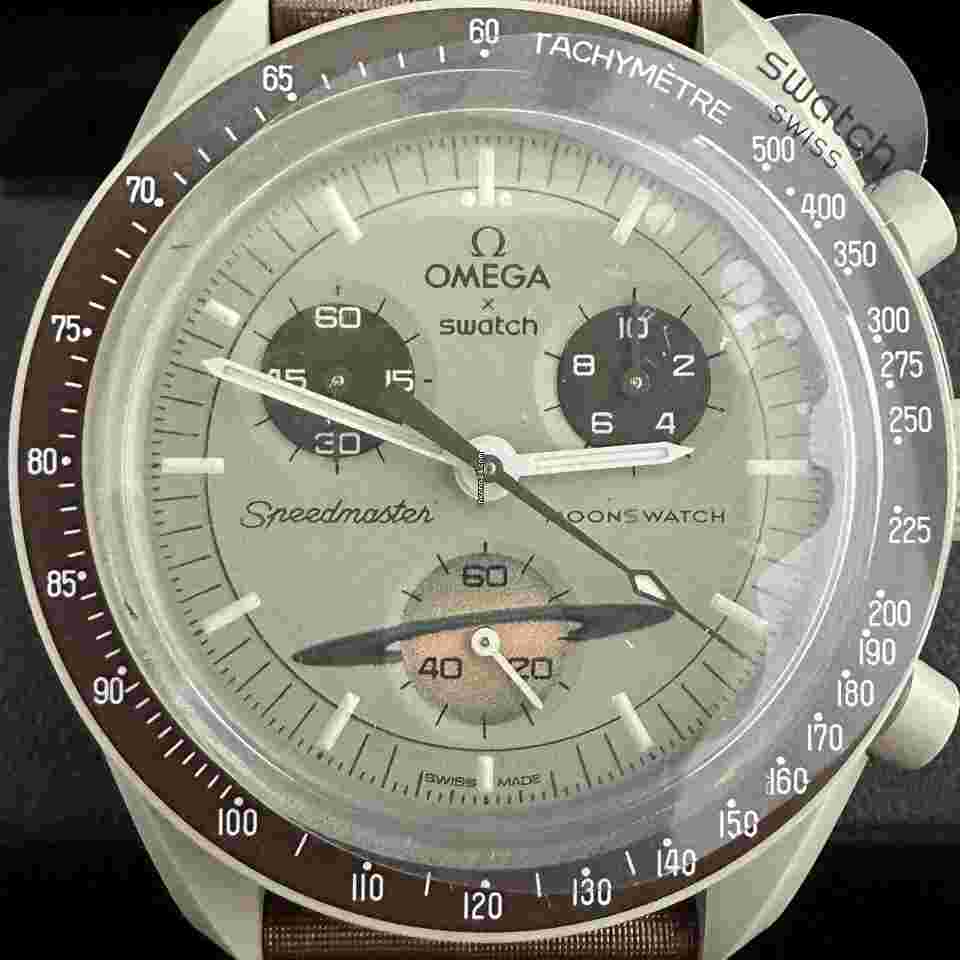 Swatch Moonswatch
"Mission To Saturn" Swatch x Omega Brown 42 SO33T100