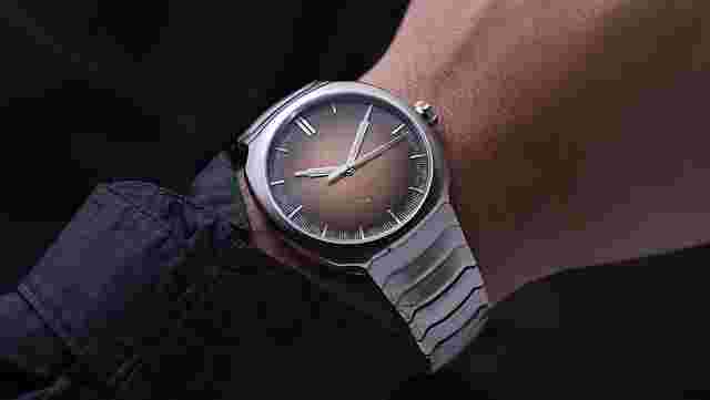H.Moser & Cie.
                           
                                 Streamliner Centre Seconds Smoked Salmon 6200-1207 1 Year Production