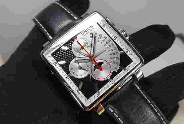Union Glashütte Averin
                           
                                 42,5 mm AVERIN Chronograph Mondphase D003.525.16.051.01 BOX PAPIERE