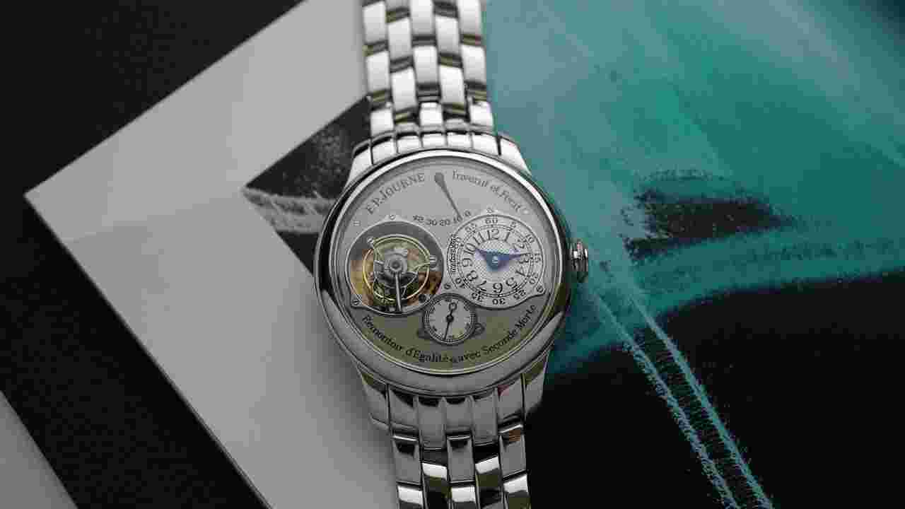 F.P.Journe Souveraine
                           
                                 Tourbillon Souverain with Full Platinum Bracelet