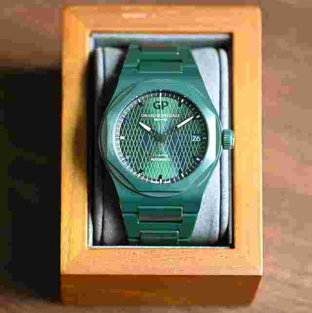 Girard Perregaux Laureato
                           
                                 81010-32-3081-1CX