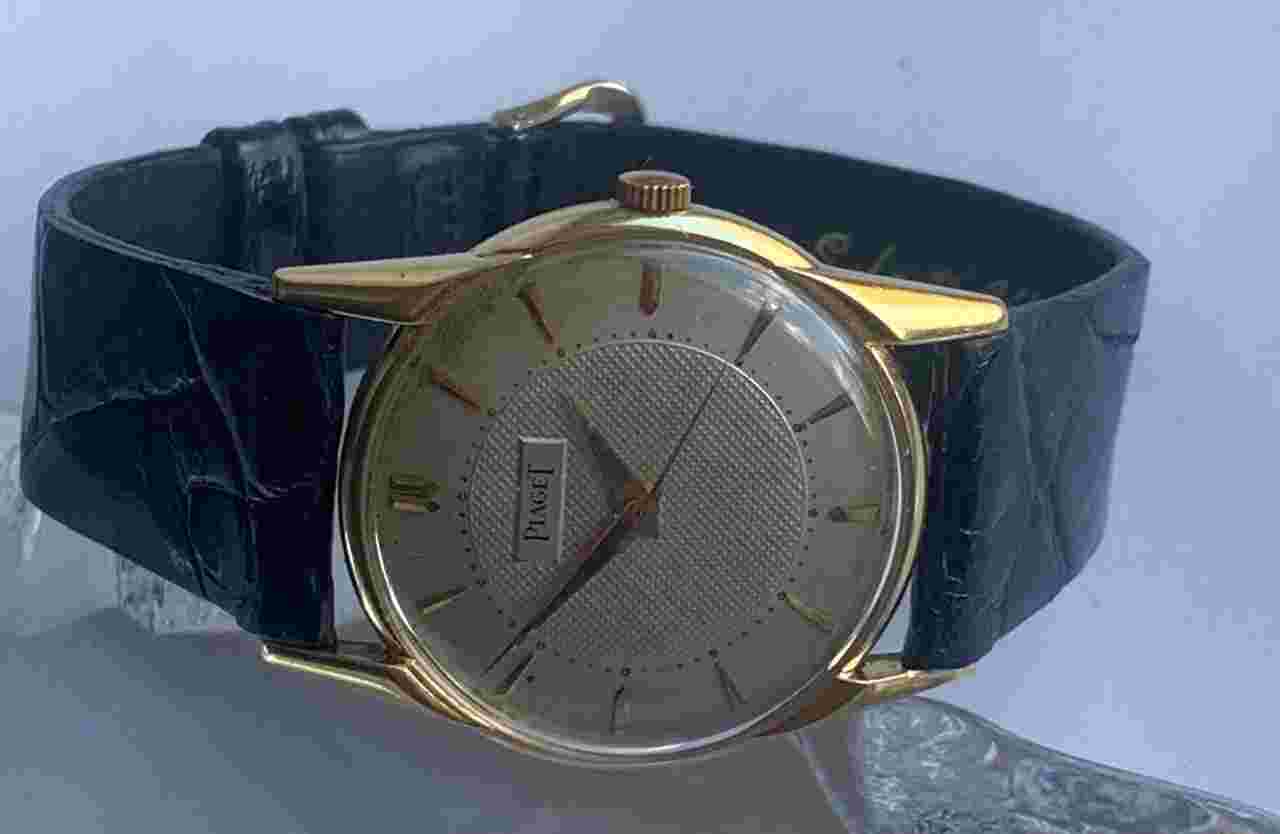 Piaget
vintage dress watch