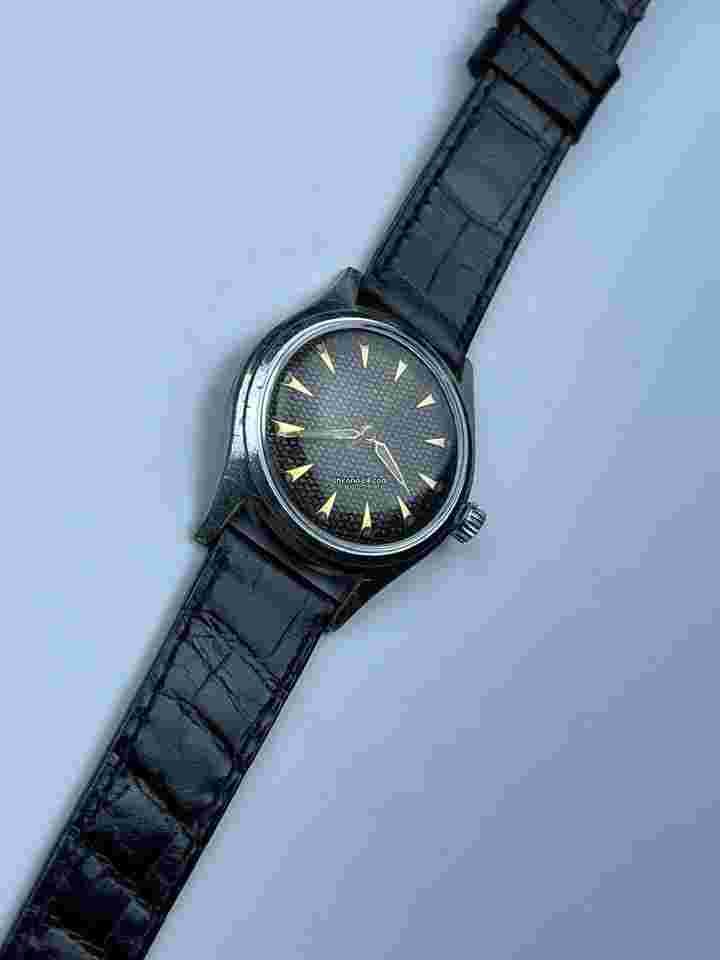Wakmann
Breitling Black 3D Textured Dial Stainless Steel Screw Down Back Vintage Swiss Made
