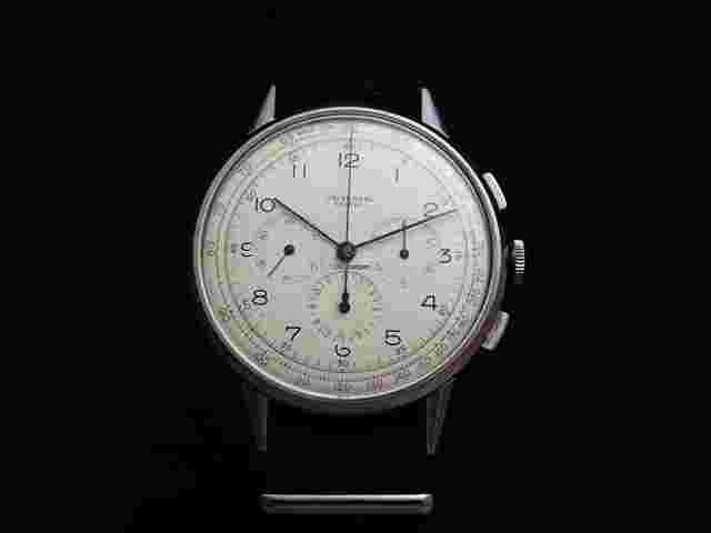 Universal Genève Compax
                           
                                 Rare Compax Oversized Swiss Steel Chronograph 40's