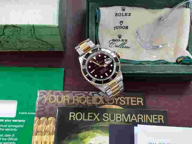 Rolex Submariner Date
                           
                                 1st Hand Vintage Mint Submariner Date 300M 18k Gold SS Black FULL SET Tags Green Sticker