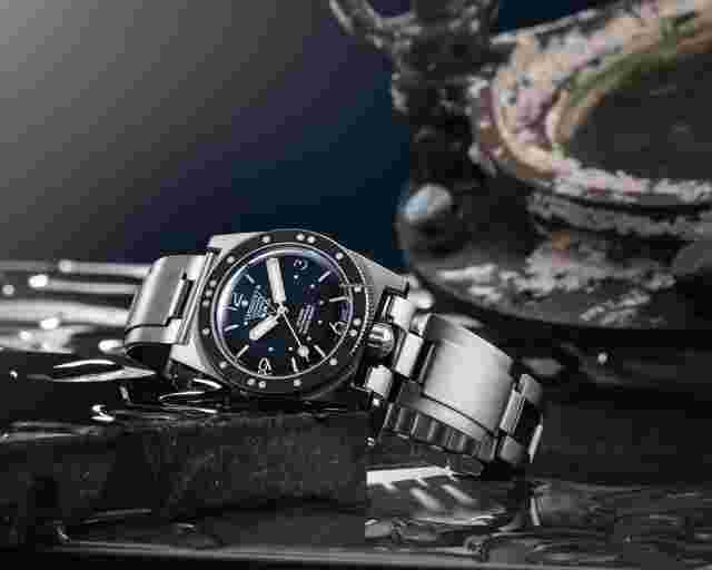 ZRC
                           
                                 GF 38 HERITAGE GF38163 SATIN - 39mm - Stainless Steel Bracelet - OFFICIAL DEALER