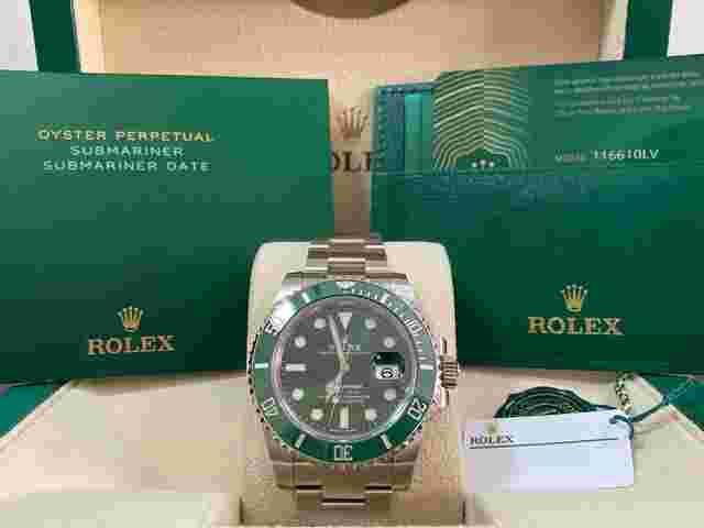 Rolex Submariner Date
                           
                                 NEW 2020 FULL SET Submariner Date "HULK" Discontinued Model New Style Card